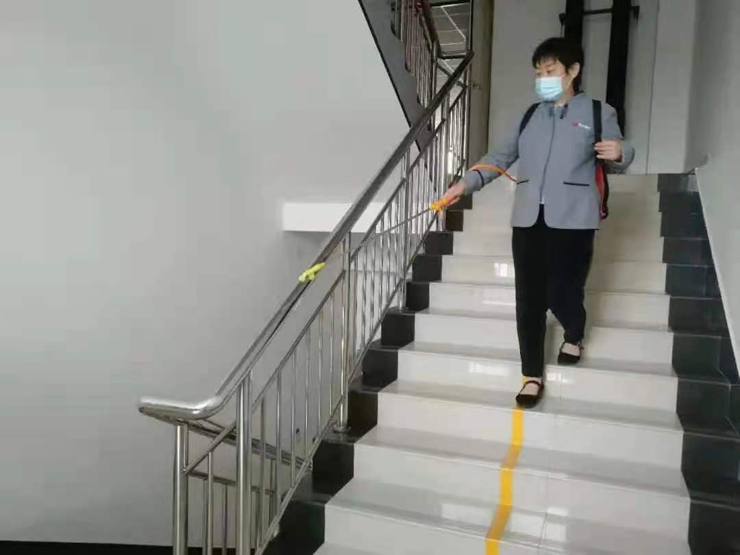 1905427651.jpg