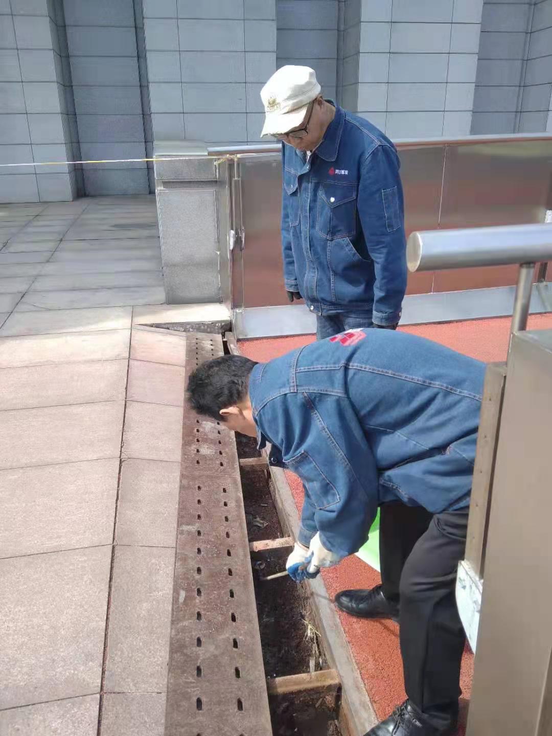 清理下水道.jpg