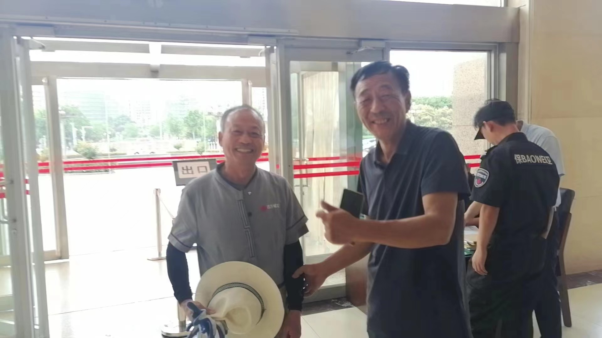 向我们中间的雷锋学习2_副本.jpg