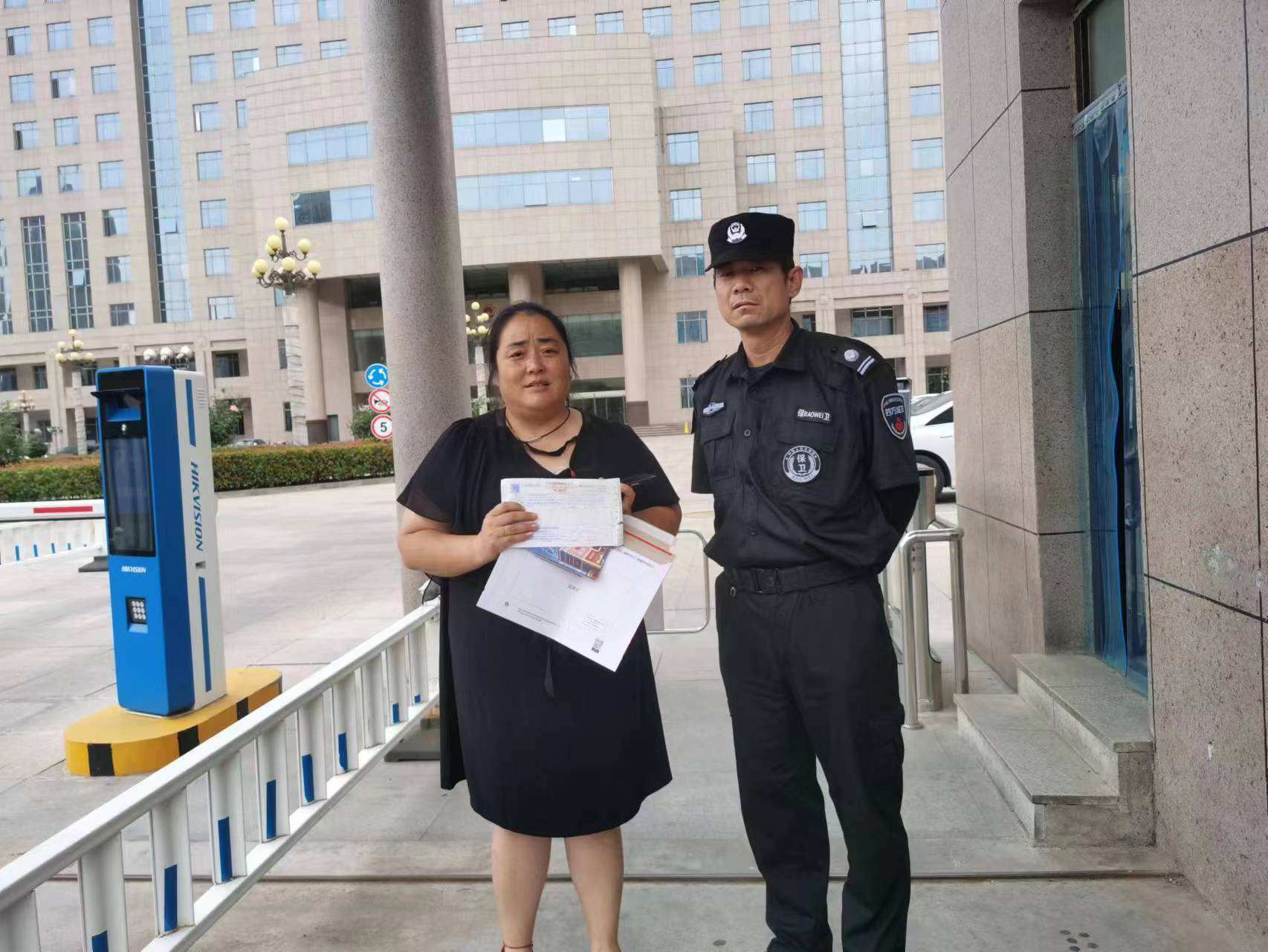 向我们中间的雷锋学习1_副本.jpg